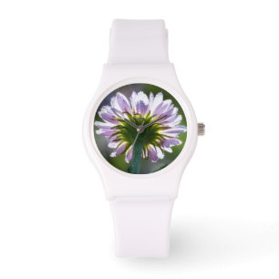Rückseitig beleuchtete lila Wildblume mit Tautropf Armbanduhr