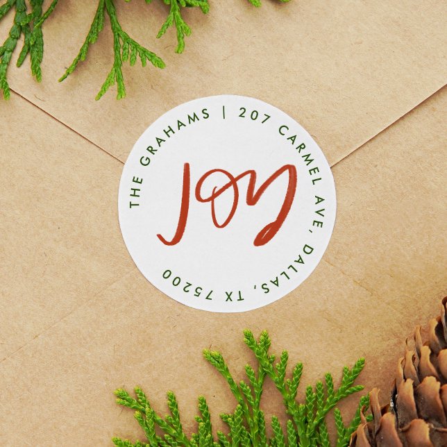Rücksendeadresse Rote und Grüne Freude Runder Aufkleber (Hand-lettered JOY Christmas holiday return address label round sticker.)