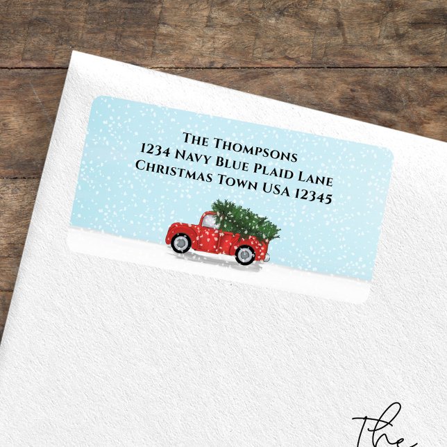 Rücksendeadresse Roter LKW Weihnachten Adressaufkleber (Vintage red truck Christmas return address label. With classic Christmas tree artwork)