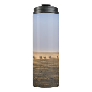 RUDDEL VON ZEBRAS AUF SANDFELD THERMOSBECHER