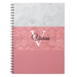 Ruddy Pink Batik und Grau Wasserfarbe Mit Monogram Notizblock