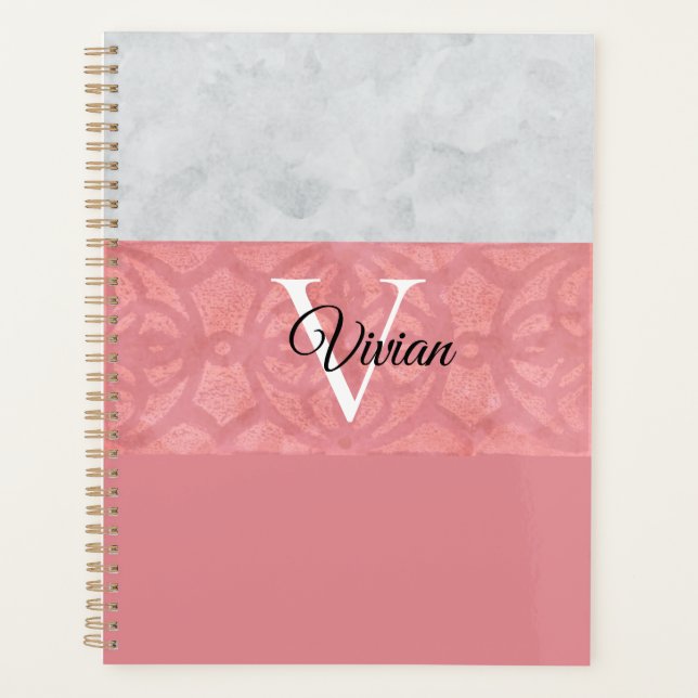 Ruddy Pink Batik und Grau Wasserfarbe Mit Monogram Planer (Vorderseite)