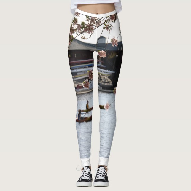 Rudern unter den japanischen Kirschblüten Leggings (Vorderseite)