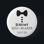 Rufnummer des Ringträgers Button<br><div class="desc">Diese lustigen Tasten sind als Geschenke für Ihren Ringträger konzipiert. Ideal, um sie bei einem Polterabend oder Probe Dinner zu identifizieren. Die Schaltflächen verfügen über ein Bild einer schwarzen Krawatte mit drei Schaltflächen. Der Text lautet "Ring Bearer" und hat einen Platz, um seinen Namen, den Namen des Paares und das...</div>