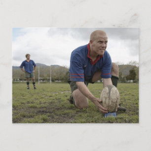 Rugby-Spieler-Positionierball auf Rugby-Pitch Postkarte