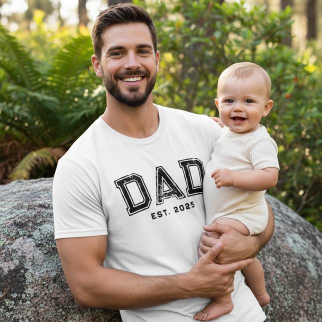 Rugged Black Bold Jahr Papa gegründet T-Shirt (Von Creator hochgeladen)