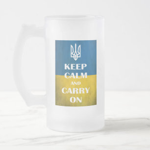 Ruhe behalten und das ukrainische Emblem-Trident w Mattglas Bierglas