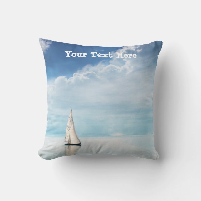 Ruhe beim Segeln mit blauem Himmel Kissen (Vorderseite)