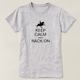 Ruhe und Rack auf dem sonnigen Sattelreiter behalt T-Shirt