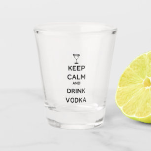 Ruhe und Trink Vodka behalten Schnapsglas