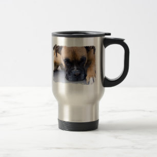 Ruhen des Boxer Hundes ohne Reisen Reisebecher