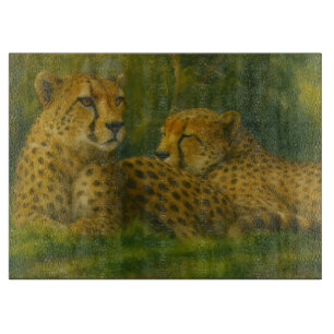 Ruhen des Cheetah Duo in der Waldlandschaft Schneidebrett
