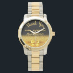Ruhestand Makeup Künstler schwarzes Gold Vielen Da Armbanduhr<br><div class="desc">Elegant,  klassisch,  glamourös und feminin. Ein Geschenk für einen pensionierten Makeup-Künstler. Ein Imitat mit goldfarbenem Bogen und Band,  ein bisschen Bling und Luxus. Schwarzer Hintergrund. Mit dem Text: Vielen Dank,  Vorlagen für einen Namen und Beruf,  Beruf.</div>