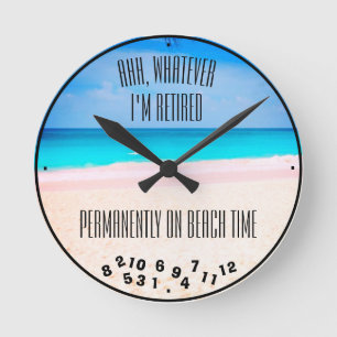 Ruhestand permanent auf der Strandzeit tropisch Runde Wanduhr