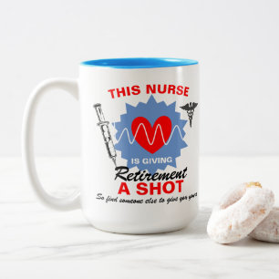 Ruheständlerin gibt Ruhestand einen Shot Funny Pu Zweifarbige Tasse