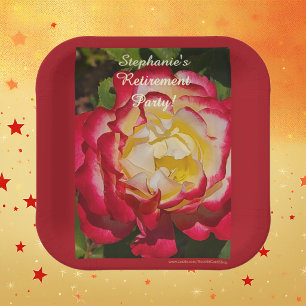 Ruhestandsfeier Rot und Gold Rose Blumen Makro Pappteller