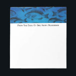 Ruhestandskammer von Fisherman Vater Notizblock<br><div class="desc">Der wunderschöne blaue Hintergrund betont das Vintage Fischmuster schwarze grafische Kunst: Monogramm dieses Notizblock für das Büro,  die menschliche Höhle,  die Werkstatt oder für das Zusammenfügen Ihrer Liste der Fischereivorräte.</div>