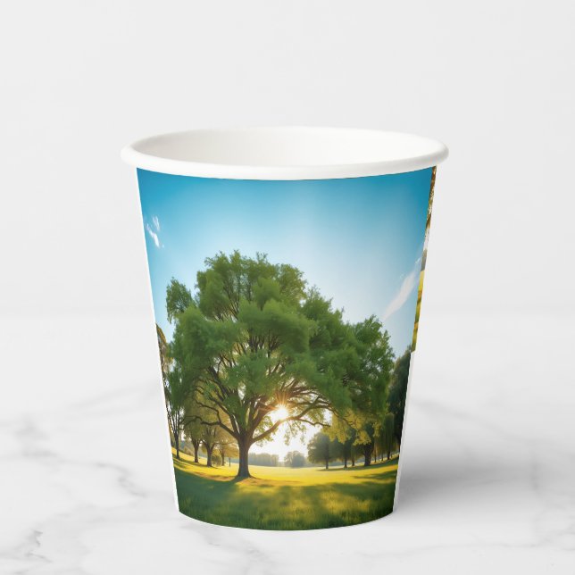 Ruhezeit mit einem großen Baum  Pappbecher (Vorderseite)