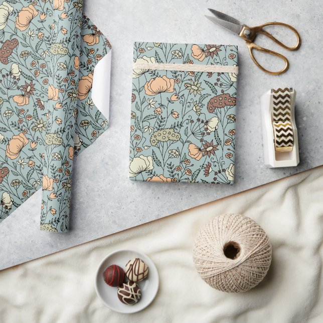 ruhige Aquamarine Wiese von Wildblumen Geschenkpapier (Kunsthandwerk)