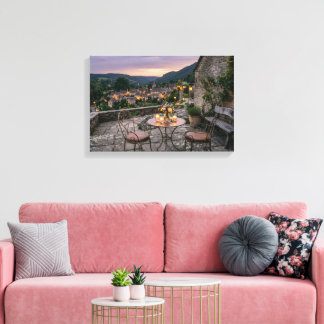 Ruhige Bergterrasse mit Kerzenlicht Leinwanddruck