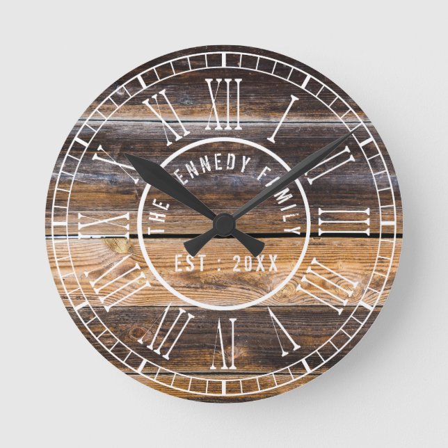 Ruhige Holzbauernhäuser Weiße römische Zahlen Runde Wanduhr (Vorderseite)