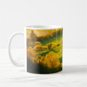 Ruhige Landschaft in Sonnenbänken. Beautiful su Kaffeetasse