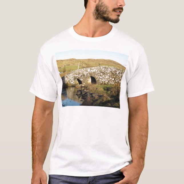 Ruhige Mannbrücke T-Shirt (Vorderseite)