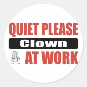 Ruhiger Clown am Arbeitsplatz Runder Aufkleber