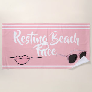 Ruhiger Strand Gesicht rosa Badetuch