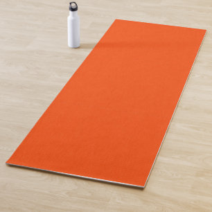 Ruhiger und einfacher orangefarbener texturierter  yogamatte