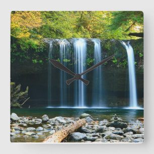 Ruhiger Wasserfall Quadratische Wanduhr