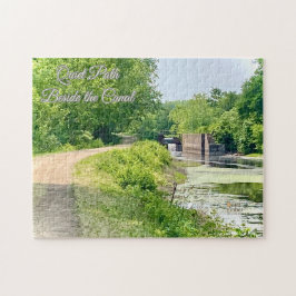 Ruhiger Weg neben dem Kanal