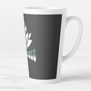 Ruhiger Yoga-Fluss mit Matte und Blöcken Milchtasse