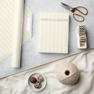 Ruhiges Gelbes Minimalistisches Streifenmuster Geschenkpapier