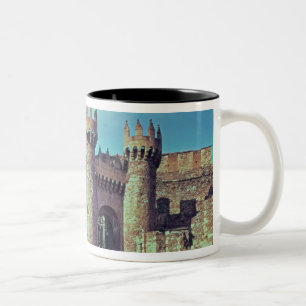 Ruinen des Schlosses der Ritter Templar Zweifarbige Tasse