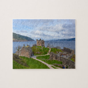 Ruinen des Urquhart Castle entlang von Loch Ness,