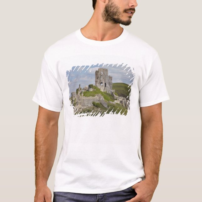 Ruinen von Corfe Castle, in der Nähe von Wareham,  T-Shirt (Vorderseite)