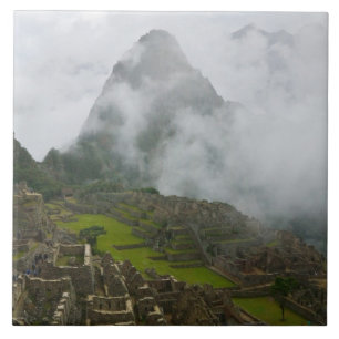 Ruinen von Machu Picchu mit Anden Fliese