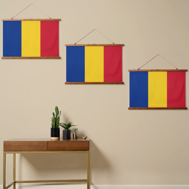 Rumänische Flagge Wandteppich Mit Holzrahmen (Asymmetrisch)
