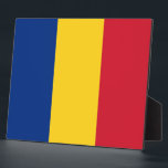 Rumänische Flaggenebene Fotoplatte<br><div class="desc">Fügen Sie Ihrem Dekor eine Touch rumänischen Stolzes hinzu mit unserer exklusiven Plakette mit der rumänischen Flagge! Diese mit viel Liebe zum Detail gestaltete Plakette ist mehr als nur ein dekorativer Gegenstand; sie ist eine Feier des rumänischen Kulturerbes und des kulturellen Stolzes. Das lebendige Design zeigt die berühmte rumänische Flagge,...</div>
