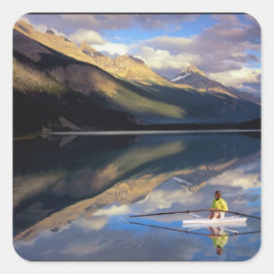 Rumpf am Banff Lake in Kanada (MR) Quadratischer Aufkleber