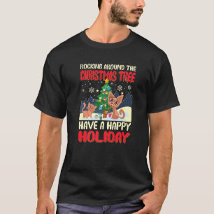 Rund um den Weihnachtsbaum ragt ein glücklicher Ur T-Shirt