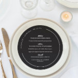 Runde der Schwarz-weißen geschwungenen Namen Menükarte<br><div class="desc">Runde Hochzeitskarte in matt schwarz mit modernen und trendigen weißen Schriftart,  und Ihre Namen und Hochzeitsdatum in einem kurvenförmigen Text am Rand des runden Hochzeitsmenüs.</div>