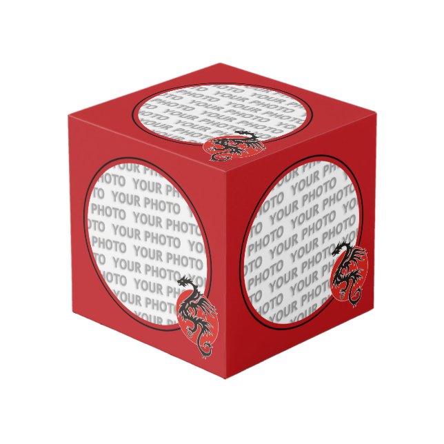 Runde in quadratischem Rahmen rot / Drachen + Ihr  (Vorderseite Schrägansicht)
