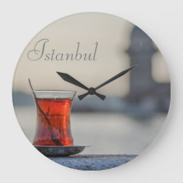 Runde Uhr. Istanbul - Türkische Teefotografie. Große Wanduhr