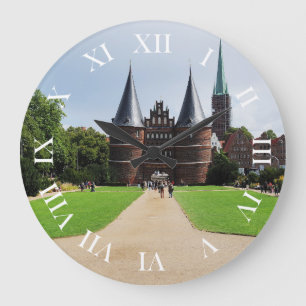 Runde Wanduhr römische Ziffern Lübeck Holstentor