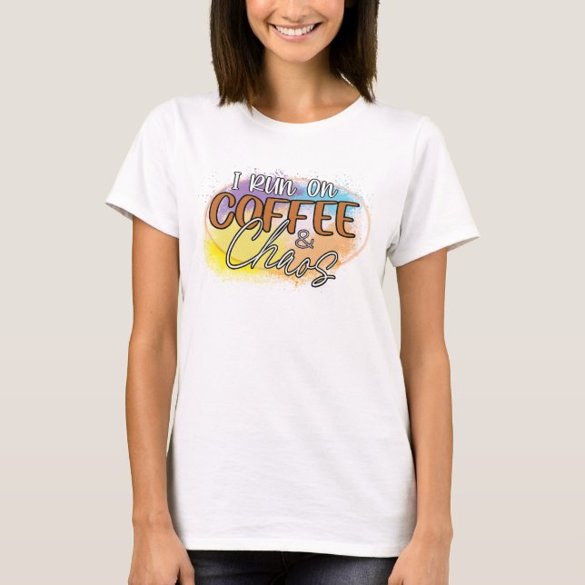 Running on Caffeine and Chaos  T-Shirt (Vorderseite)
