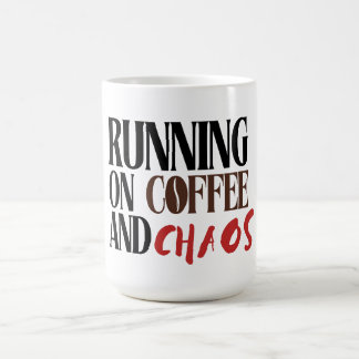Running on Coffee & Chaos – Funny Workday Classic Kaffeetasse