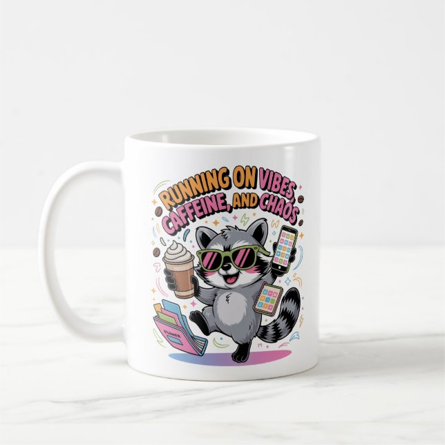 Running on Vibes, Caffeine and Chaos Chibi Raccoon Kaffeetasse (Links)