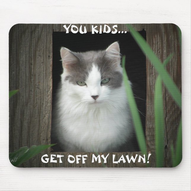Runter von meinem Katzenmem auf dem Rasen! Mousepad (Vorne)